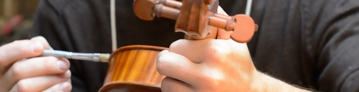 Yann Besson, de l'enfance au luthier